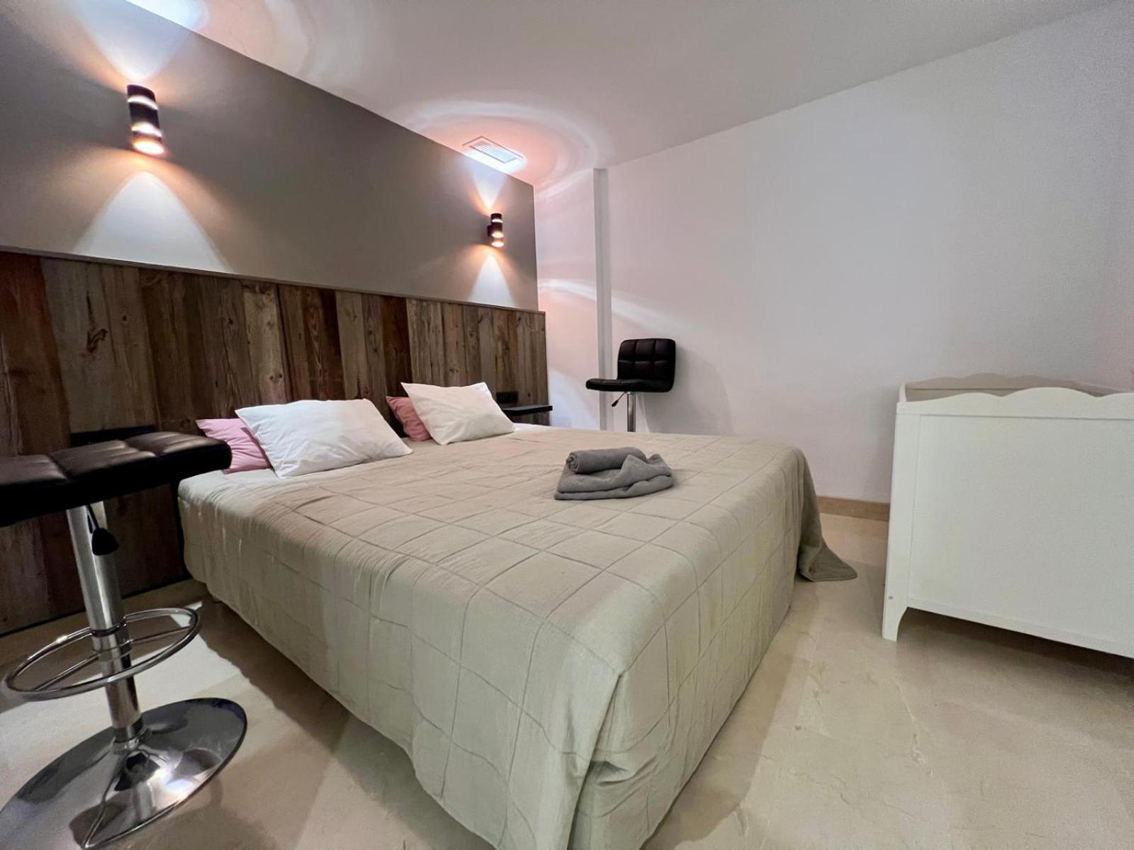 Santa Maria Village, Elviria, * Marbella